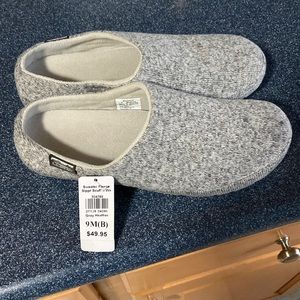 LL Bean womens Fleece slippers